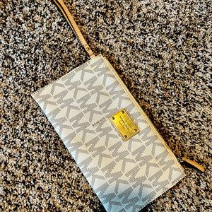 Michael Kors large wristlet